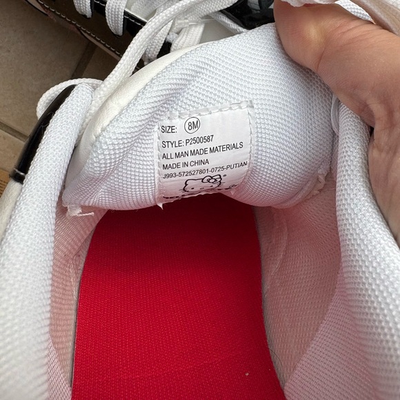 Sanrio Hello Kitty Hearts Prints White/Black/Red Court Sneakers Shoes 7, 8 - Picture 9 of 9